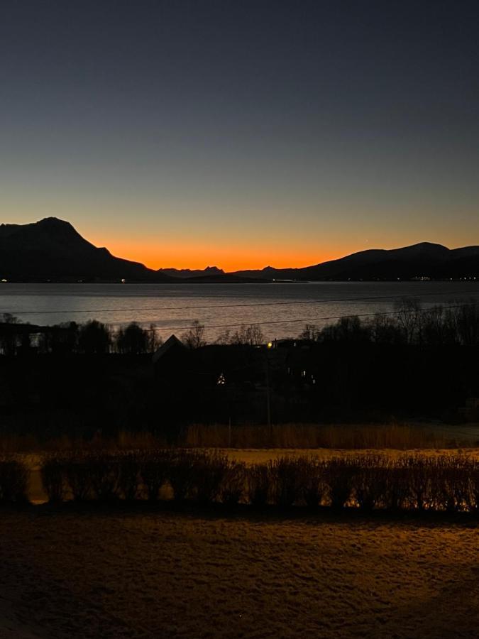 Liten Kjellerleilighet. Landlig Rolig Omrade. ทรอมโซ ภายนอก รูปภาพ